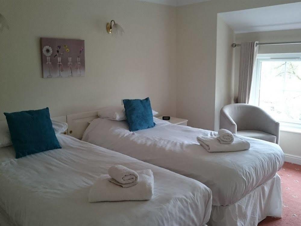 Sutton Hall Resort *